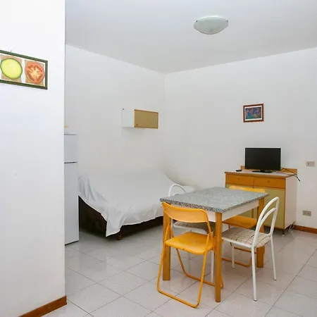 S75 - Sirolo, Bilocale Con Giardino In Centro Sirolo